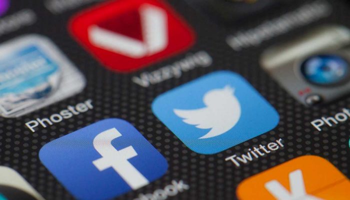 Pantalla con iconos de redes sociales